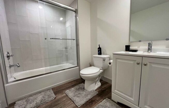 6 beds, 5 baths, 1,788 sqft, $1,600, Unit 303 - Signature Room - 2