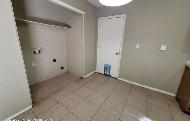 3 beds, 1 bath, $1,400