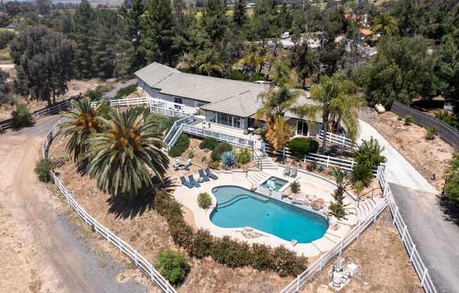 LUXURY LIVING POOL HOME ON 2+ ACRES IN THE HEART OF WINE COUNTRY! 4 STALL MARE MOTEL!