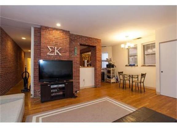 95 Gainsborough St 102