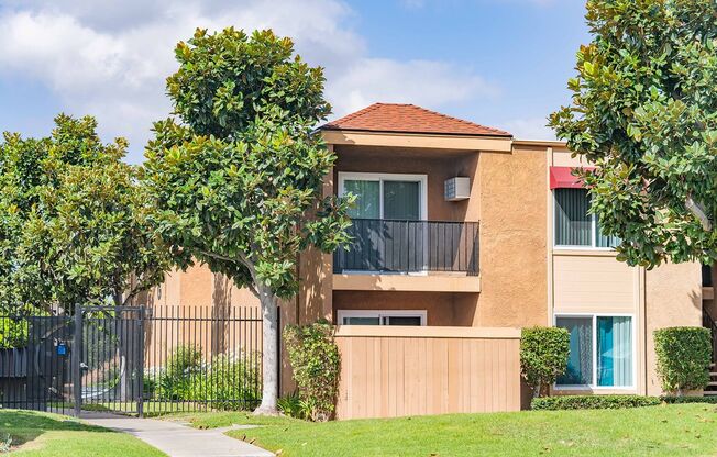 2 beds, 2 baths, 960 sqft, $2,695, Unit F-F02