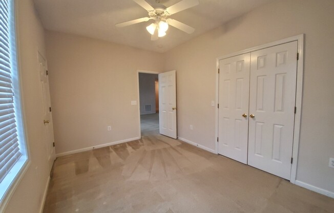 3 beds, 2 baths, $1,400