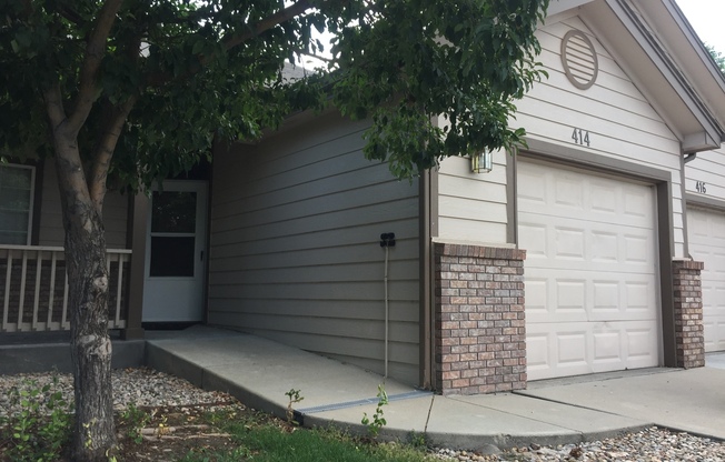 Beautiful 2 Bedroom + Loft Townhome in Loveland!