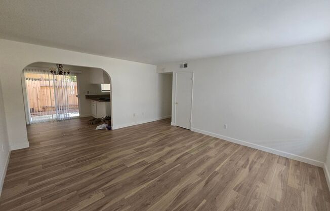 2 beds, 2 baths, $3,200, Unit 327 W. Kelly Ave B