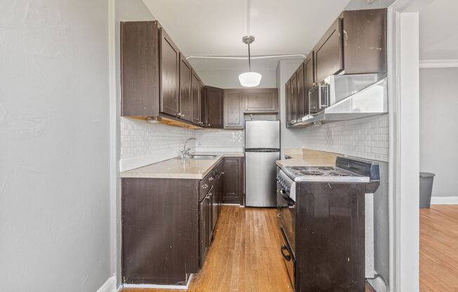 2 beds, 1 bath, 800 sqft, $1,095, Unit 401