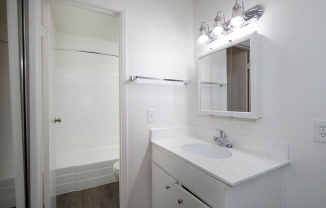 Studio, 1 bath, 455 sqft, $1,800, Unit 049