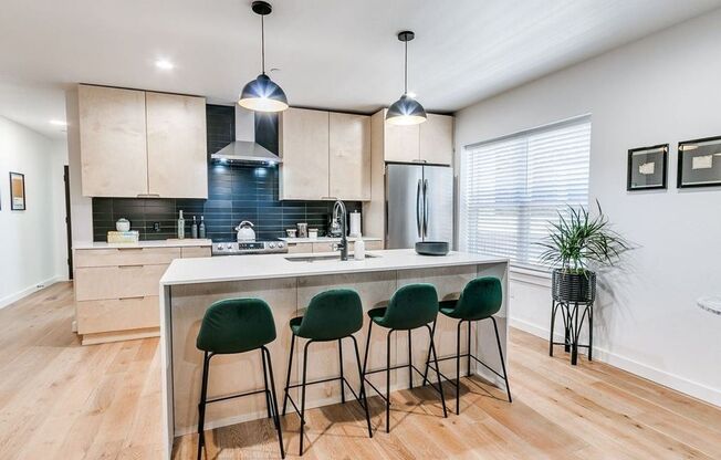 1 bed, 1 bath, 925 sqft, $1,500, Unit 1