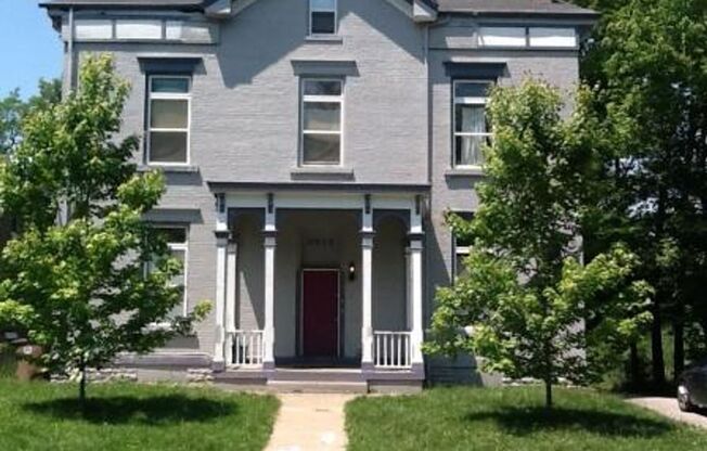 3015 Hackberry St.