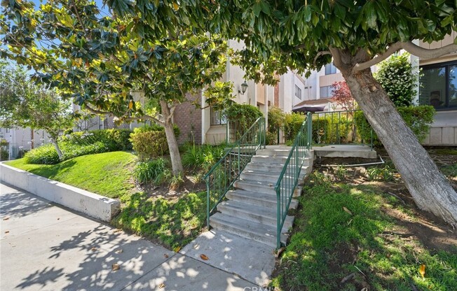 17106 BURBANK BLVD