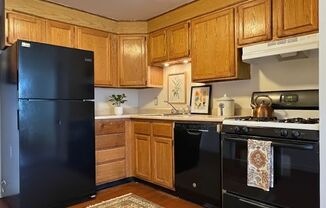 Bright 2-Bedroom Condo in Presidential Park, Lowell, MA