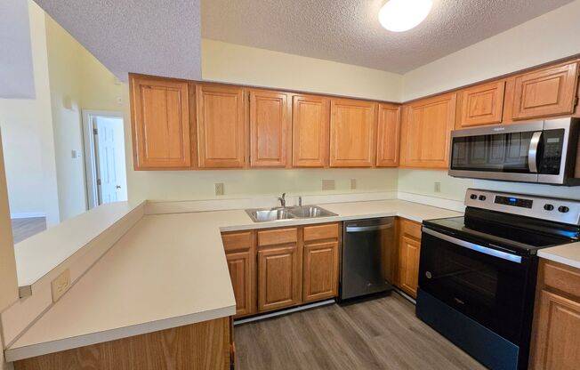 2 beds, 2 baths, $1,600