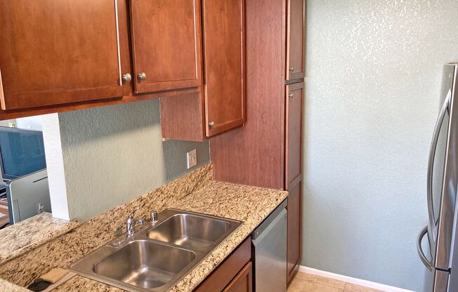 2nd floor 2 bed/ 2 bath condo in North Park/ Normal Heights! 1 car garage, driveway, WD in unit