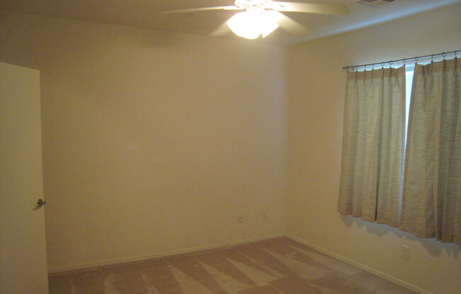 3 beds, 2 baths, $1,600, Unit UNIT 2027