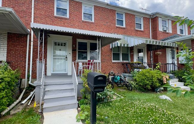 Charming 2 Bedroom/1 Bathroom Townhome in Essex, Baltimore, MD!