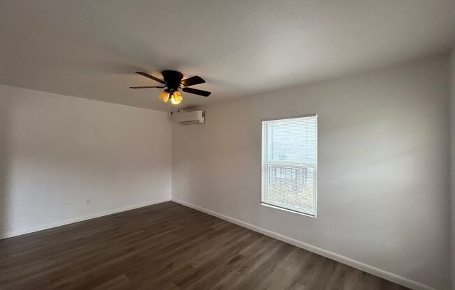 Charming 4 Bed, 3 Bath Home + Bonus 1 Bed/1 Bath Casita!