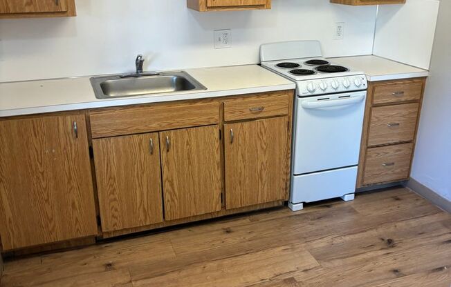 2 beds, 1 bath, 763 sqft, $1,350, Unit 2428-02