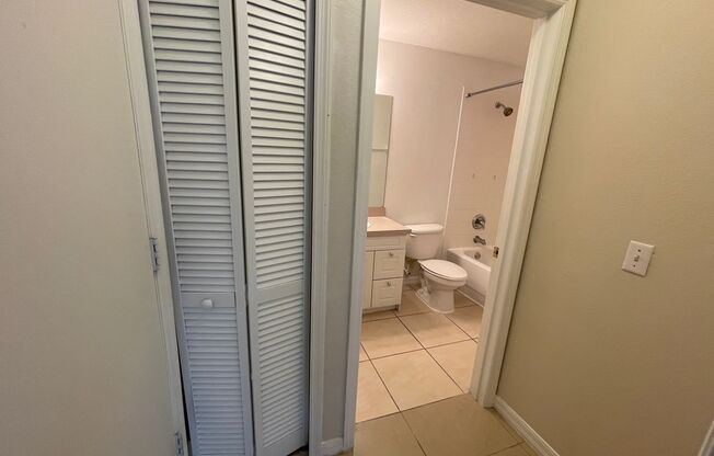 ***Utilities Included*** Cozy 1 Bedroom/Studio Style, 1 Bathroom Condo. Utilities included