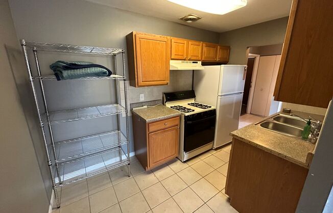 1 bed, 1 bath, $1,400, Unit 6