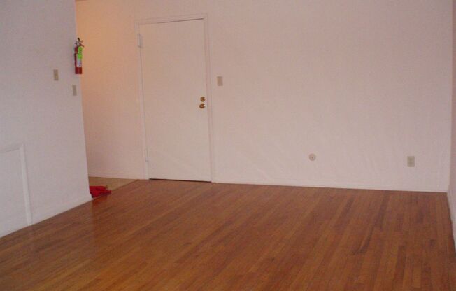 Studio, 1 bath, 323 sqft, $1,075, Unit O-306