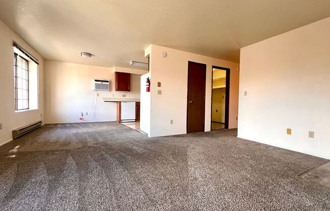 2 beds, 1 bath, 812 sqft, $1,175, Unit 2