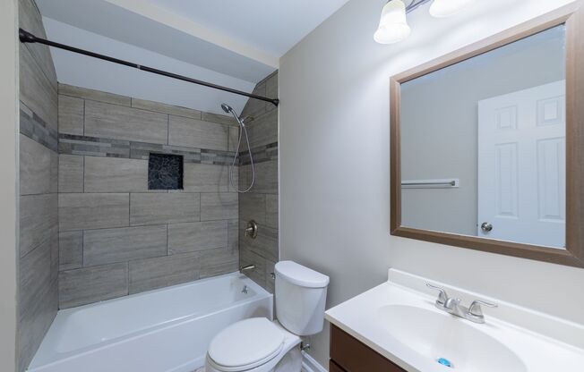 3 beds, 2 baths, 1,300 sqft, $1,825, Unit 666FPL