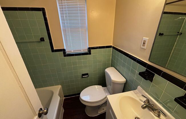 1 bed, 1 bath, $995, Unit 2512 Rudy Road