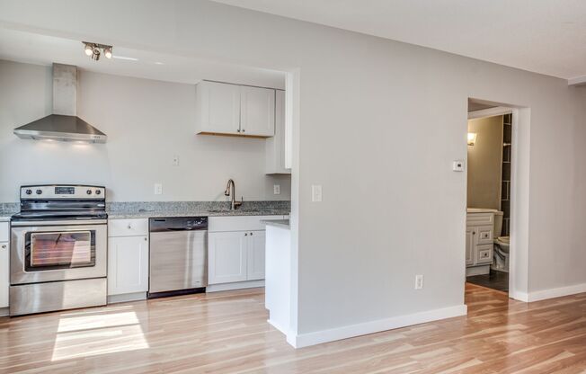 2 beds, 1 bath, 900 sqft, $1,500, Unit 5