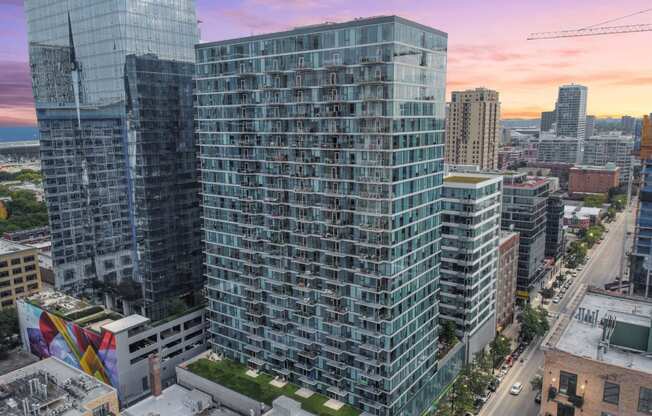 Elegant Exterior View at One 333, Chicago, 60605