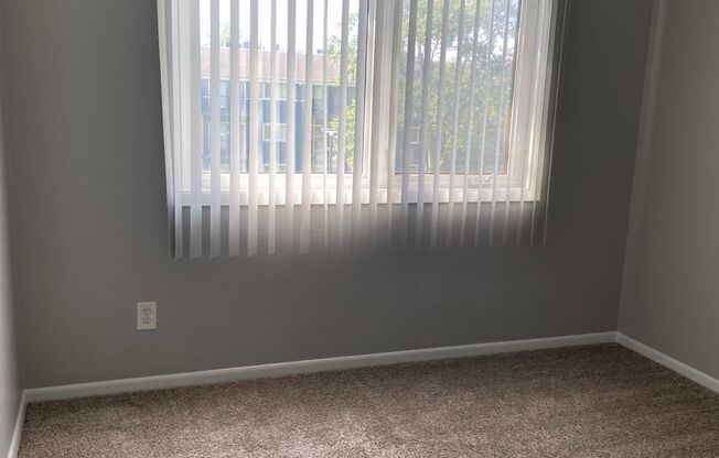 2 beds, 1 bath, 1,010 sqft, $1,140, Unit 929-8