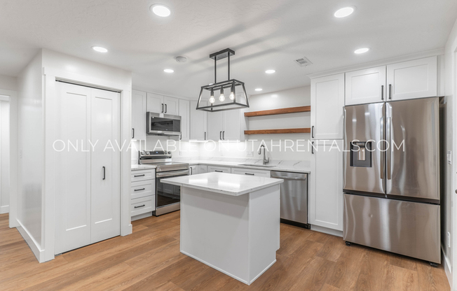 362 HILLSIDE CIR
