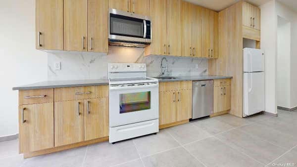 3 beds, 2 baths, $3,895, Unit 1