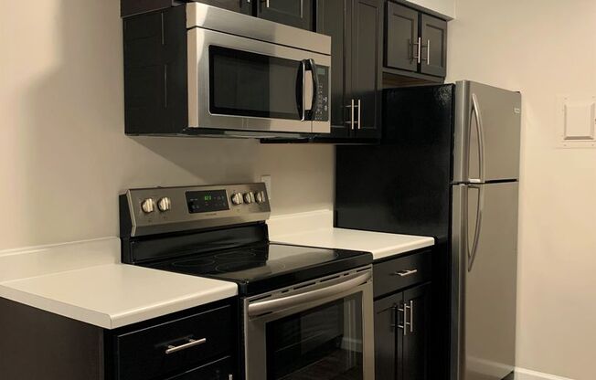 2 beds, 1.5 baths, 835 sqft, $1,085, Unit N-0612