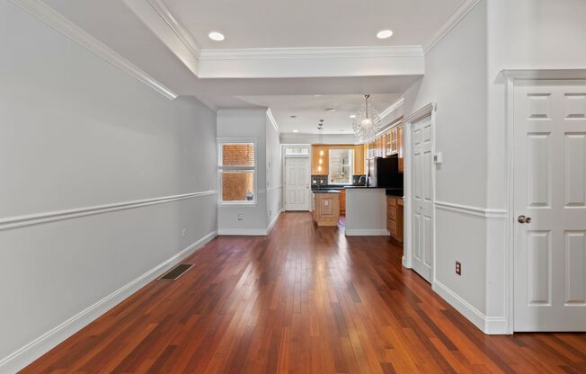 Large 3 BED 1.5 BATH HOUSE WITH A BACKYARD