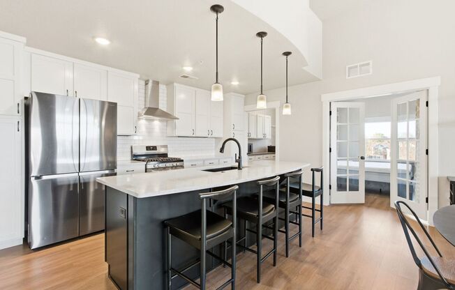 3 beds, 2 baths, $1,995, Unit APARTMENT 307