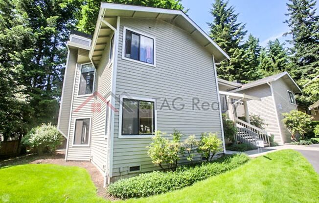 Charming 2 Bed 2 Bath Condo in Redmond