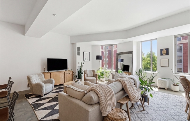 1 bed, 1 bath, 917 sqft, $4,500, Unit 414