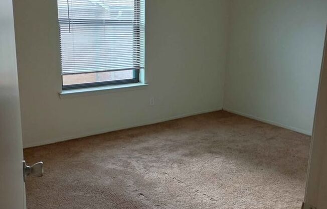 1 bed, 1 bath, 445 sqft, $950, Unit 620