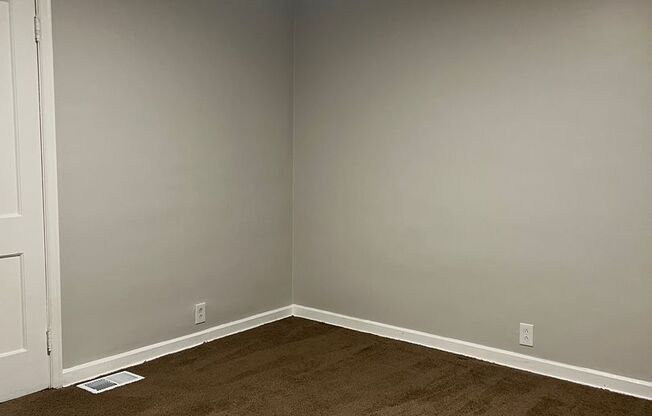 1 bed, 1 bath, 600 sqft, $750, Unit 1326 Medford Ave