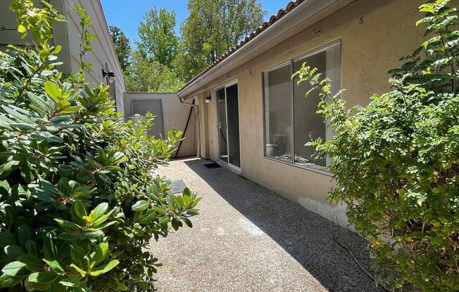 Great Updated  2BR/2BA Single story  Condo in Oaks North W/Views and 1 Car Detached Garage
