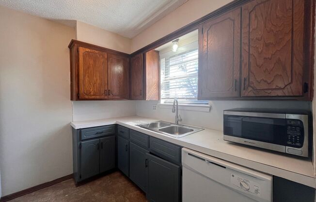 2 Bed 1.5 Bath In Norman!