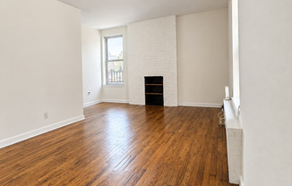 304 W 10 ST