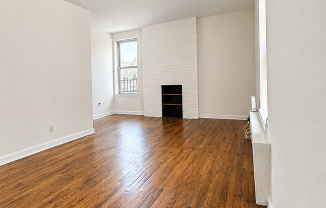 304 W 10 ST