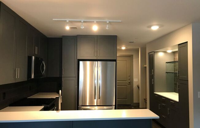 Studio, 1 bath, 680 sqft, $1,856, Unit 609