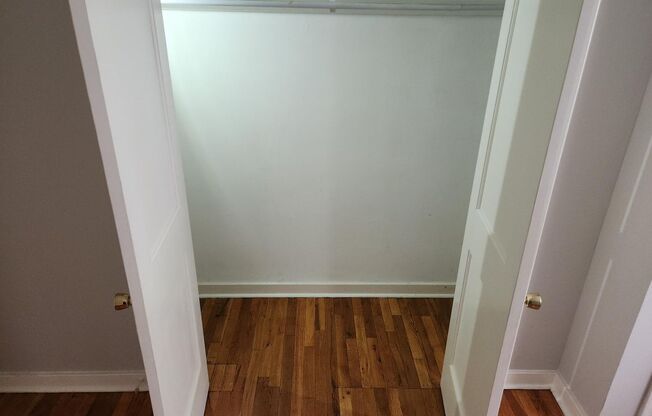 2 beds, 1 bath, 897 sqft, $2,335, Unit A-17