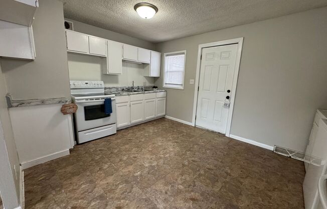 3 beds, 1 bath, $1,250