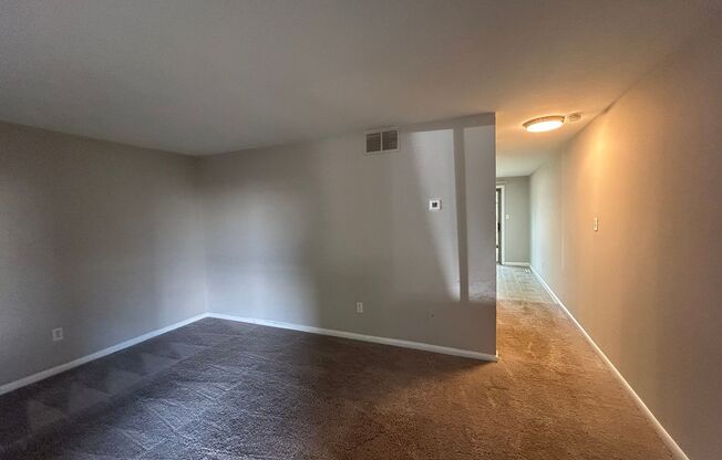 2 beds, 1 bath, 1,187 sqft, $999