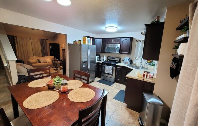 3 beds, 2 baths, $1,700, Unit Universal