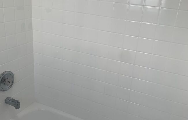 Studio, 1 bath, $1,320, Unit 06