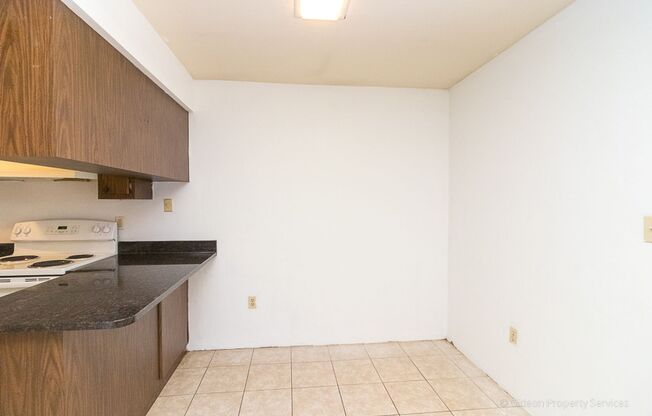 2 beds, 1 bath, 700 sqft, $950, Unit Unit 4