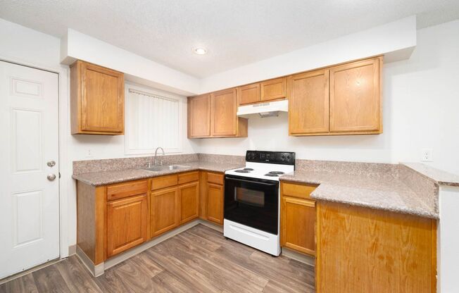 2 beds, 1 bath, 825 sqft, $1,325, Unit 13